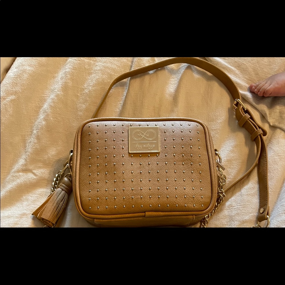Itzy ritzy Chelsea camel color crossbody